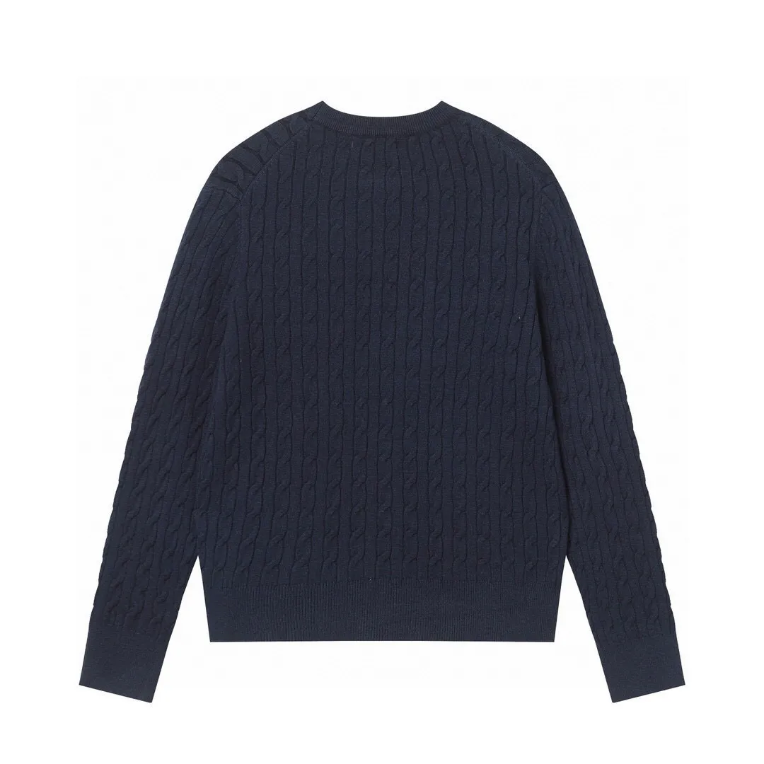 P186 Style No.: 601 -Ralph Lauren RL classic war horse logo embroidered pullover long-sleeved sweater on the chest -The item is made of custom-dyed and custom-spun yarn, purchased from the original version. A full set of customized accessories. Details determine success or failure. Heavy new autumn and winter product. High weight. Soft and delicate. The upper body effect is very nice. Loose fit. Women's model. -Color: white, gray, navy blue, red, khaki, blue, pink. -Sizes: S / M/ Ｌ S size 80-100 jins, M size 100-120 jins, Large size 120-135 jins